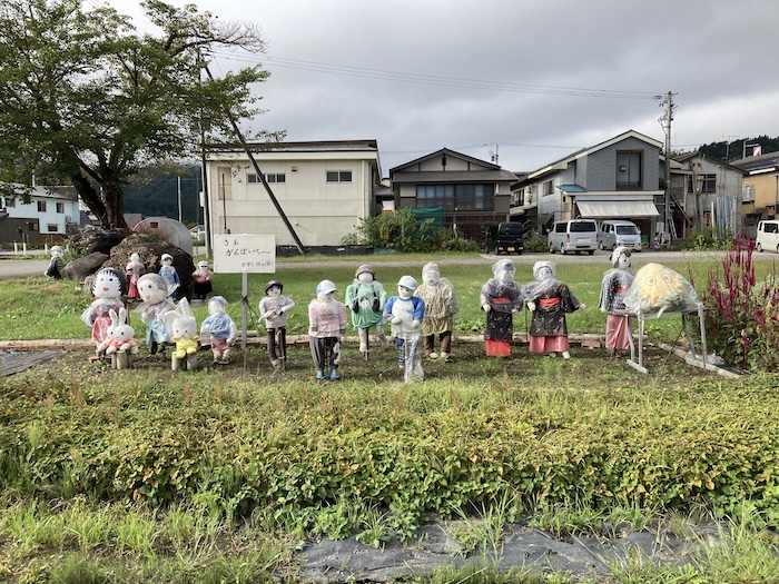 只見公民館のかかし